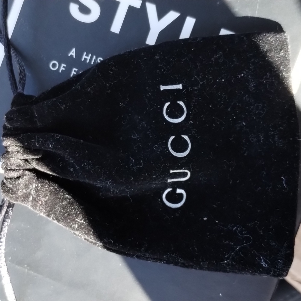 3$ run Gucci Jewelry Pouch